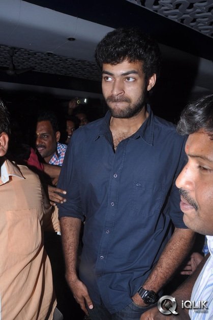 Mukunda-Movie-Hungama-at-Sandhya-Theatre